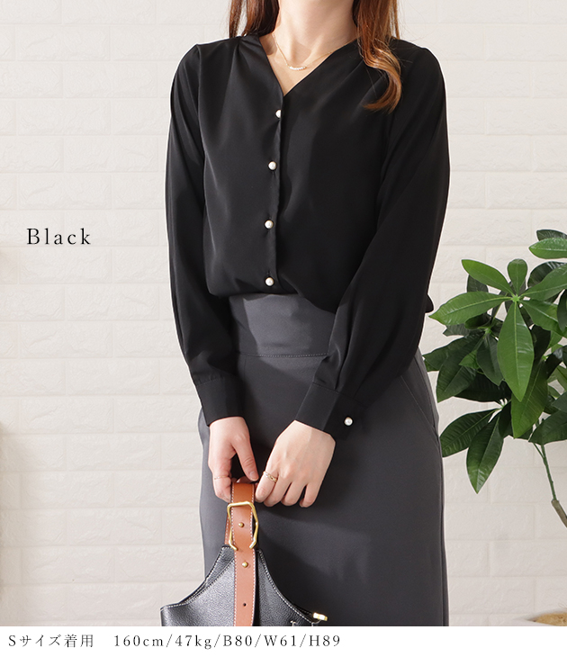 極美品 レリアン 13+ ピンタック パールボタンブラウス ブルー とろみ 現行 Lace Ladies（レースレディース） パールボタンVネックとろみブラウス