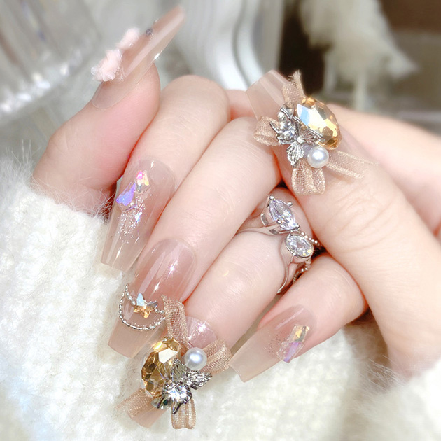 リボン×ビジュー ヌード グラデーション ネイルチップ 女性 レディース 爪 ネイルアート シール つけ爪 大人 きれいめ 上品 華やか エ