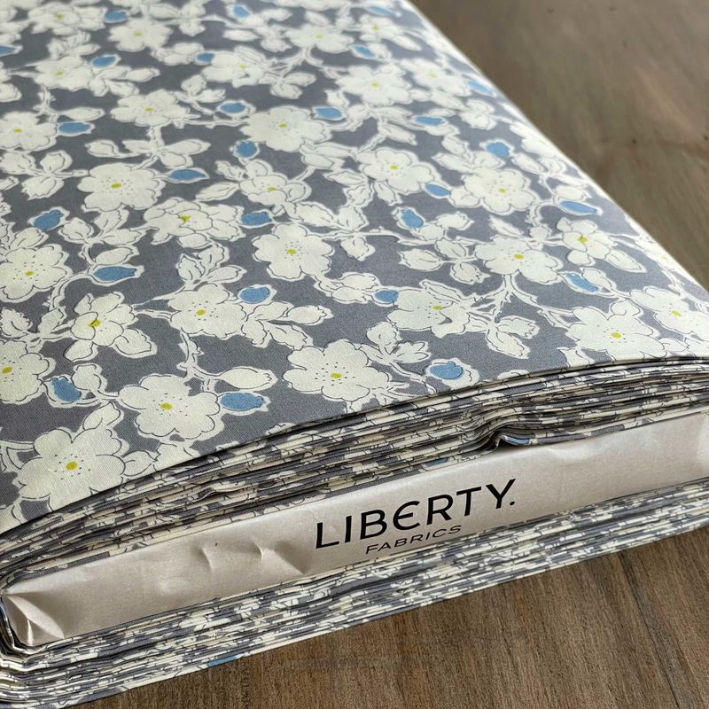 LIBERTYリバティプリント 国産タナローン生地＜Chanelle＞(シャネル