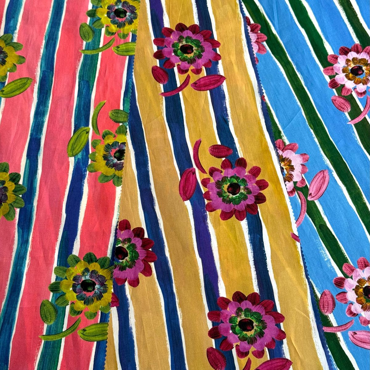 LIBERTY.（リバティ） LIBERTY FABRICS リバティプリント イタリア製 
