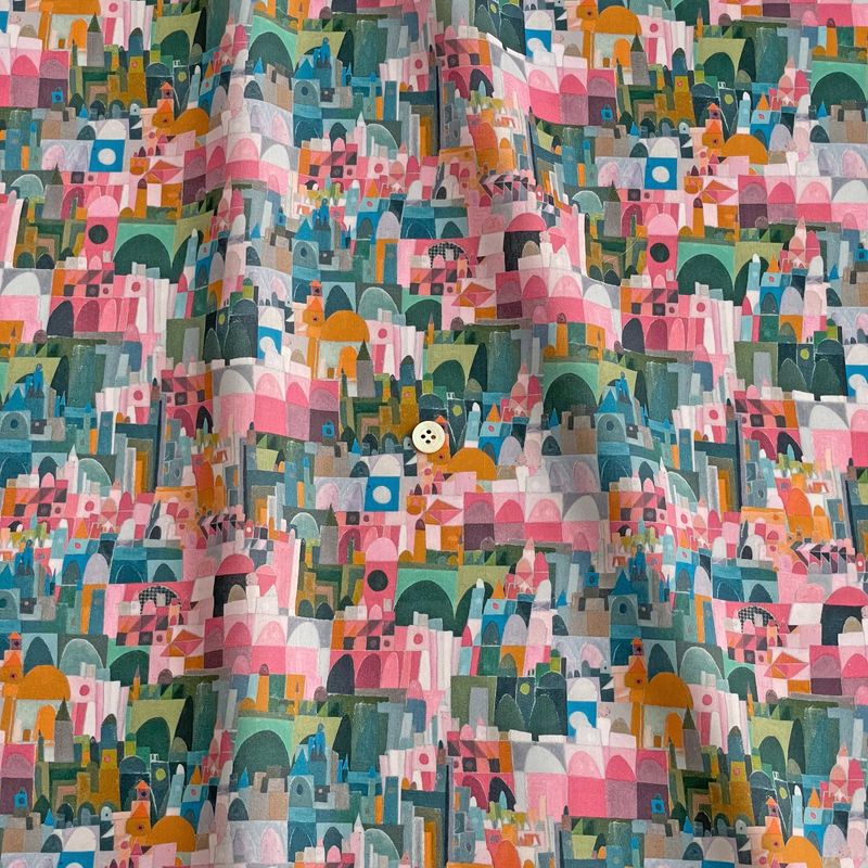 LIBERTYリバティプリント イタリア製タナローン生地＜Urban Jungle＞(アーバン・ジャングル)【ピンク】363J4203-AU《2024SS Wildsmith's Wonderful World》｜merci-fabric｜02