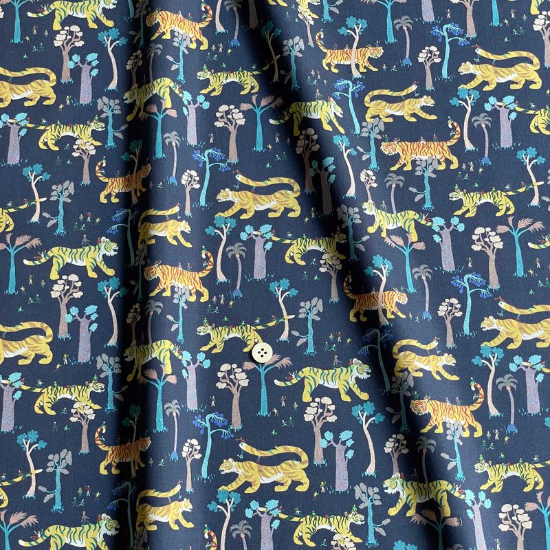 LIBERTYリバティプリント イタリア製タナローン生地＜Tigers Touring＞(タイガースツアリング)【ネイビー地】363J7304