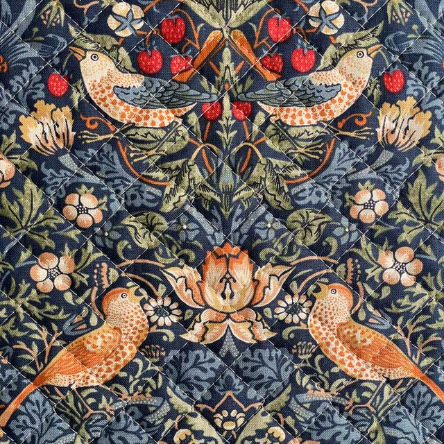 moda fabrics William Morris ウィリアムモリス シーチングキルティング生地＜Strawberry Thief＞(ストロベリースィーフ)＜MULTIC BLUE(マルチックブルー)＞｜merci-fabric