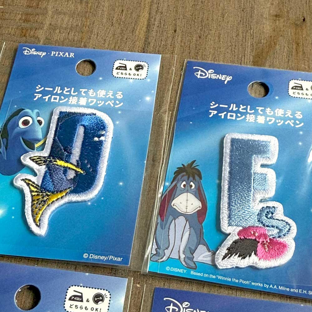 ディズニーアルファベットワッペン シール・アイロン接着両用ワッペン