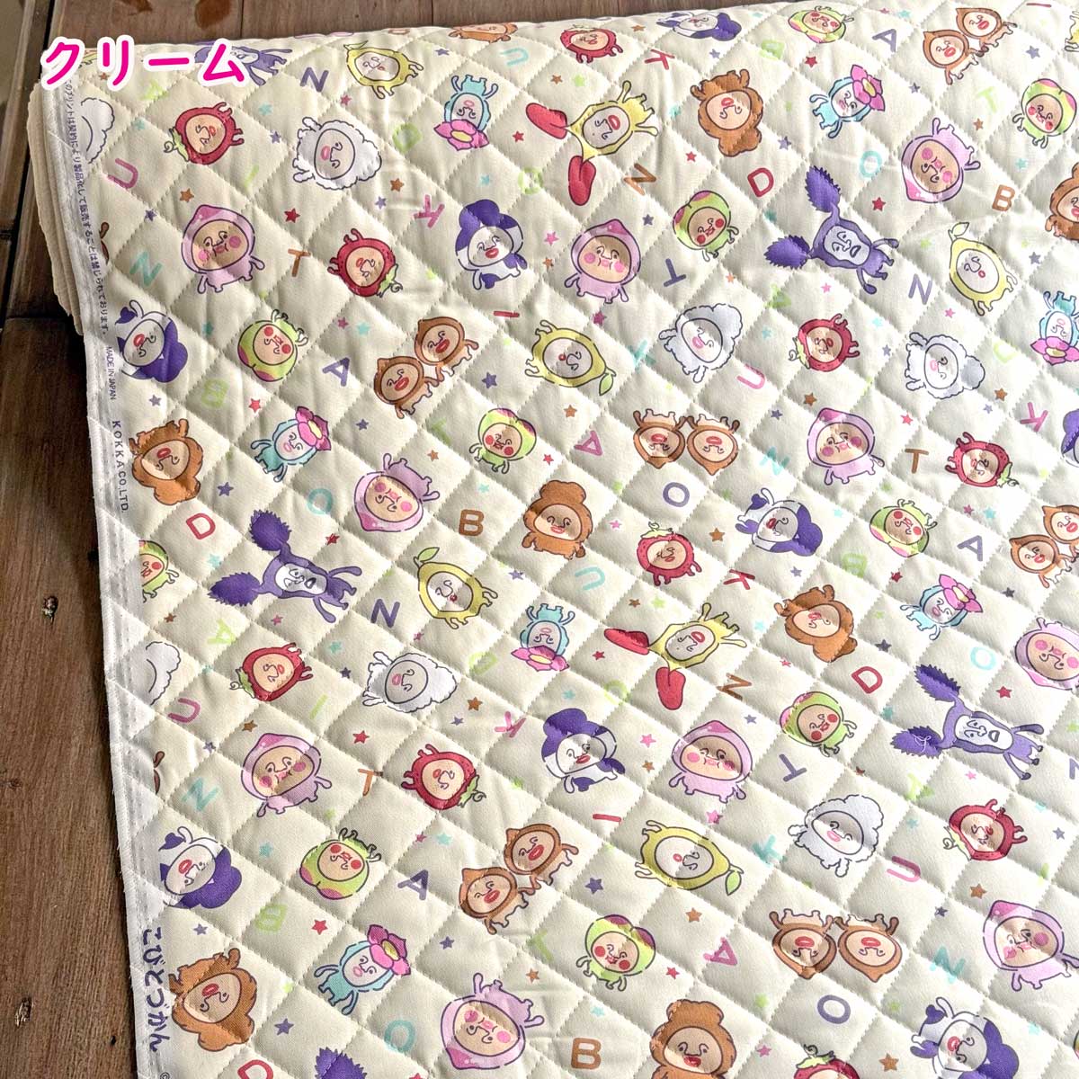 こびとづかん ABC柄 オックスキルティング生地 クリーム/ピンク