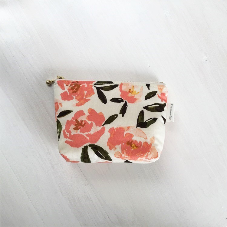 アロマボトルが3本入るポケット付きアロマポーチ Flowerシリーズ Dracaena Spp おしゃれなポーチ 花柄 化粧ポーチ メイクポーチ 収納用に D001 01 05 Merrymei 通販 Yahoo ショッピング アロマボトルが3本入るポケット付きアロマポーチ Flowerシリーズ Dracaena Spp おしゃれなポーチ 花柄 化粧ポーチ メイクポーチ 収納用に D001 01 05 Merrymei 通販 Yahoo ショッピング