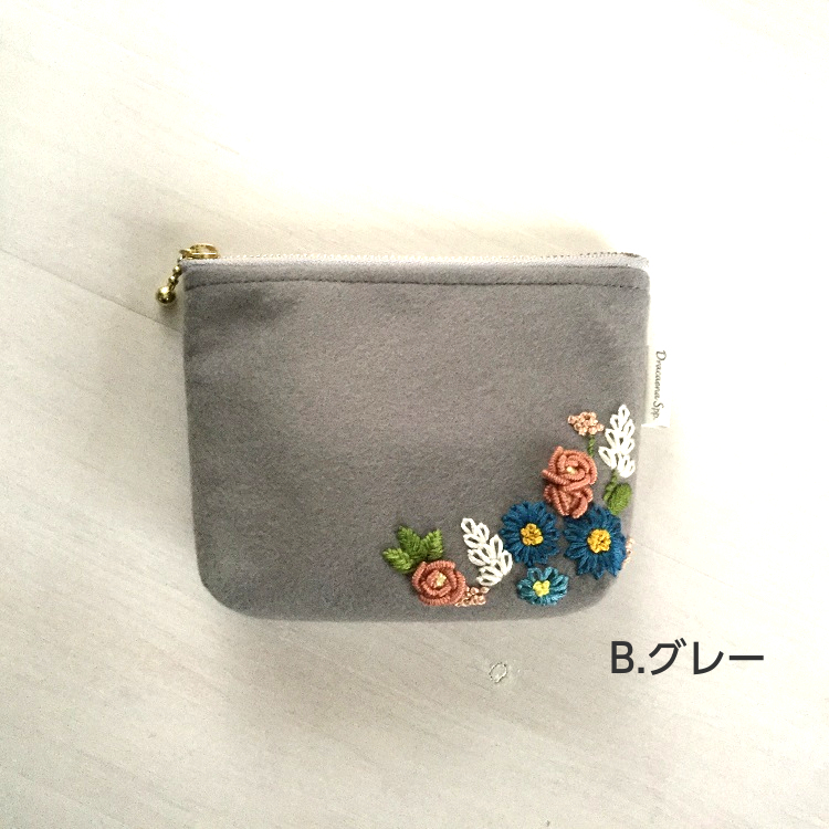 新品fafa フィフィレースのクラッチポーチ収納刺繍小物入りクリアスクエアポーチ 新品fafa フィフィレースのクラッチポーチ収納刺繍小物入り