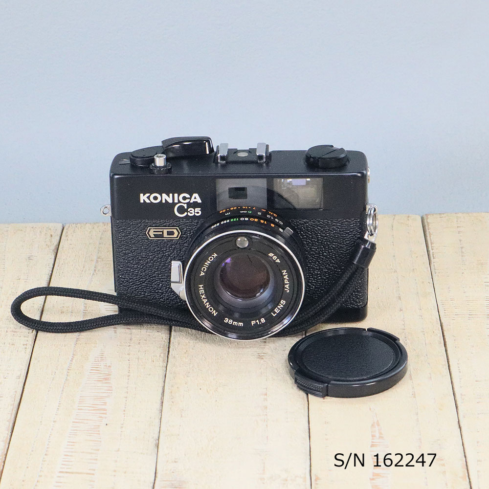 完動品◎KONICA C35 ブラック フィルムカメラ ケース付き #61 楽天市場】【整備済】【保証付 】 コニカ KONICA C35 ブラック S