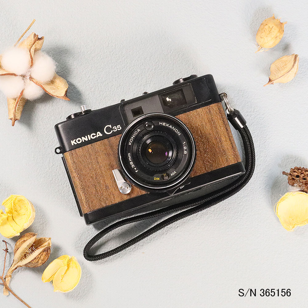 【動作確認済】 KONICA C35 （Konica ケース付き） 中古】【保証付 】 コニカ KONICA C35 初期型 ブラック 天然木貼り S/N