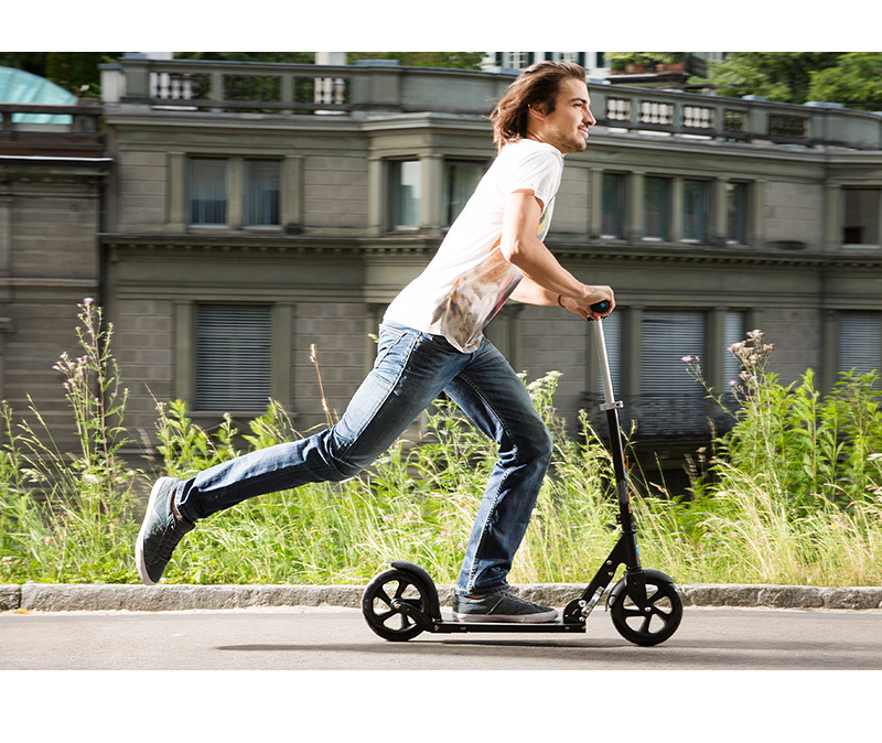 Micro Scooter マイクロ ブラック 8歳 〜 大人用 キックボード キック