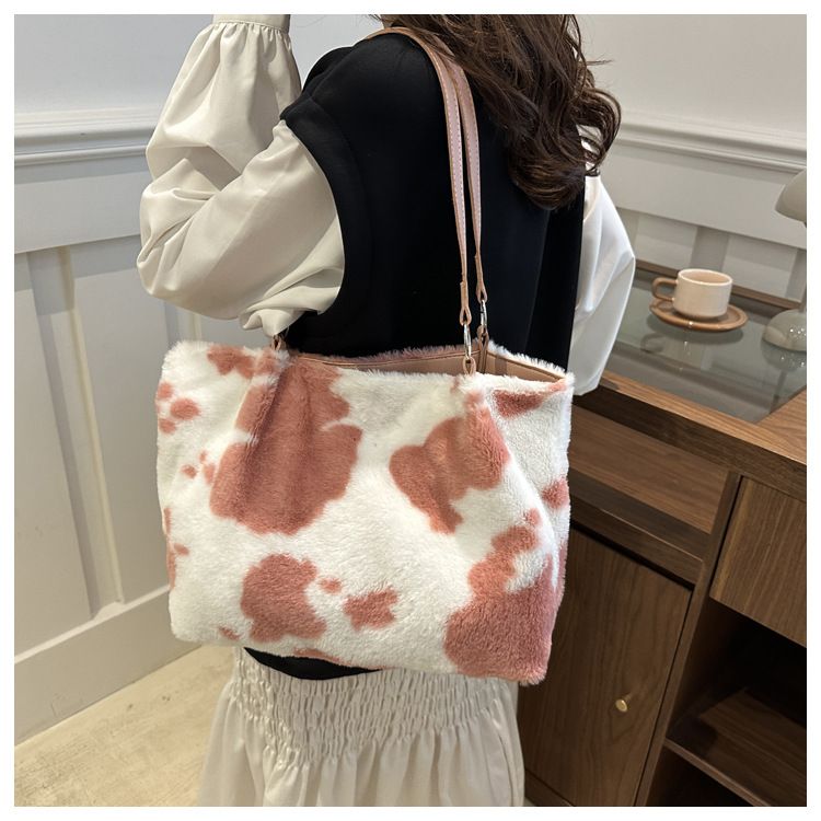 ショルダーバッグ ファーバッグ ふわふわ もふもふ ゼブラ柄 シンプル