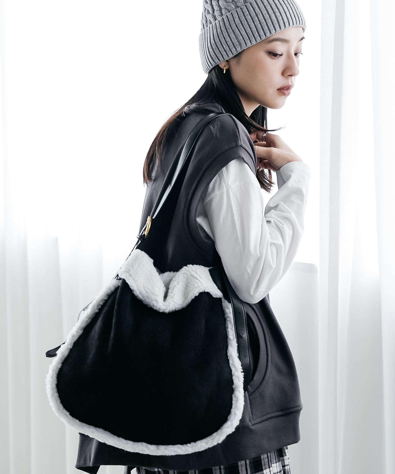 mili an deni（ミリアンデニ） フェイクムートンポーチ付きショルダー 