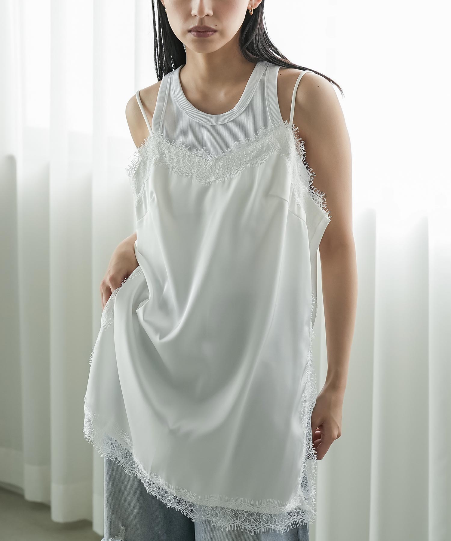 mili an deni（ミリアンデニ） 胸元レースサテンキャミワンピース