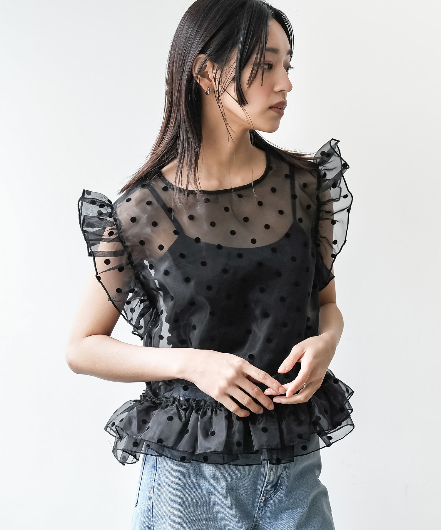 ドットチュールトップス ショルダーフリル ペプラムシルエット