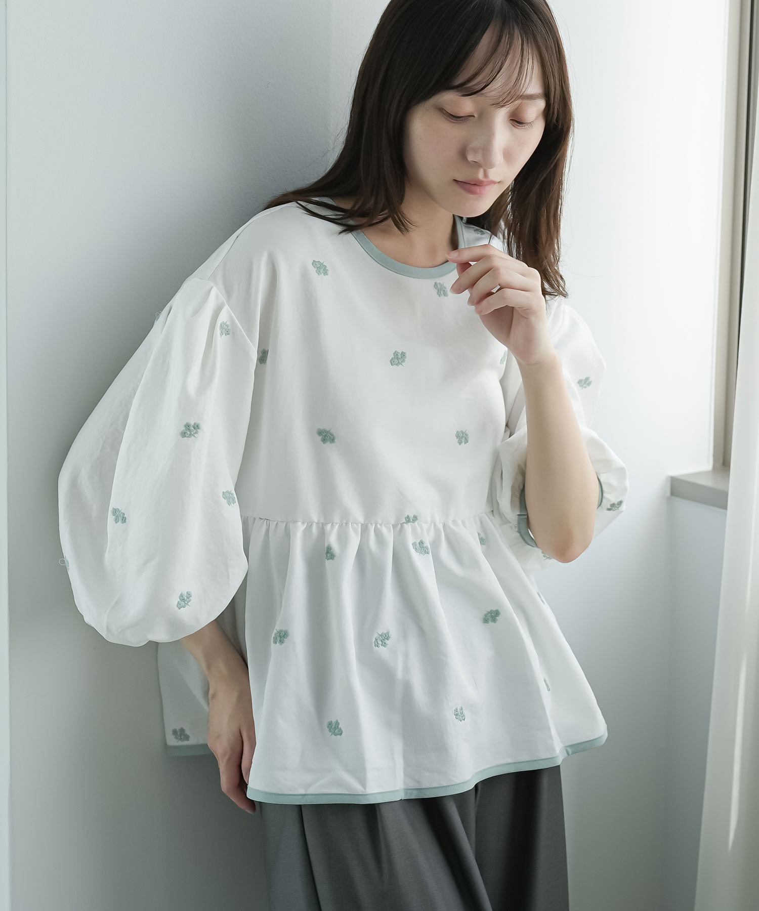 ohga 花柄　刺繍ブラウス　HANA 新品タグ付き　今期 mili an deni（ミリアンデニ） 花柄刺繍パイピングブラウス 花柄刺繍