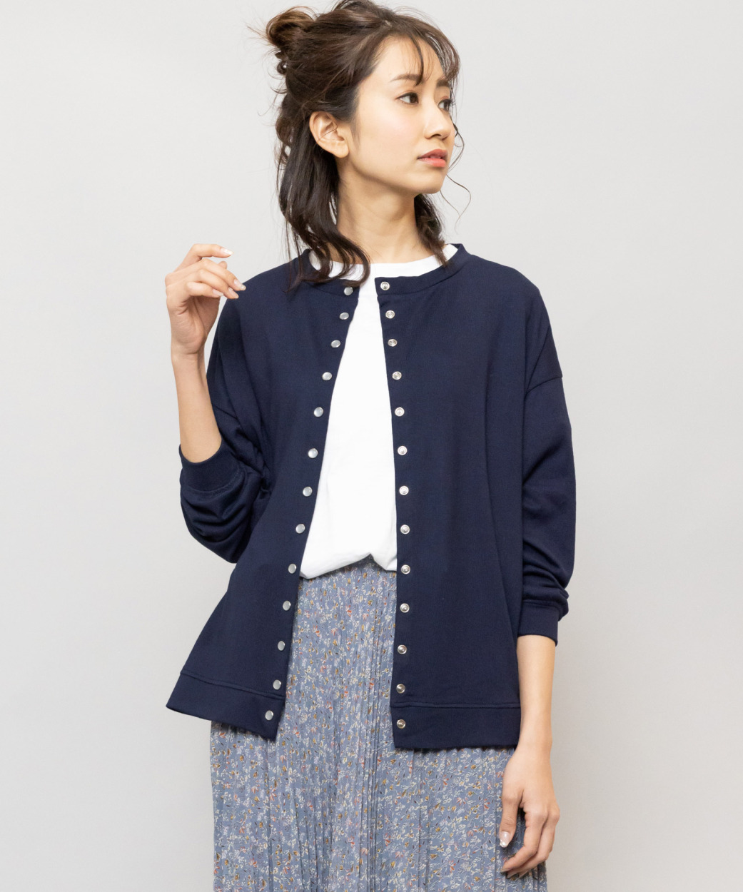 Ballsey ネイビー パールボタン 長袖カーディガン Ballsey｜パールクルーネックカーディガン