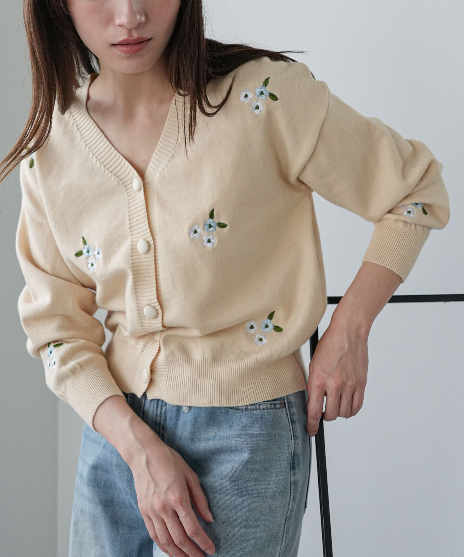 mili an deni（ミリアンデニ） 花柄刺繍カーディガン クルーネック 花