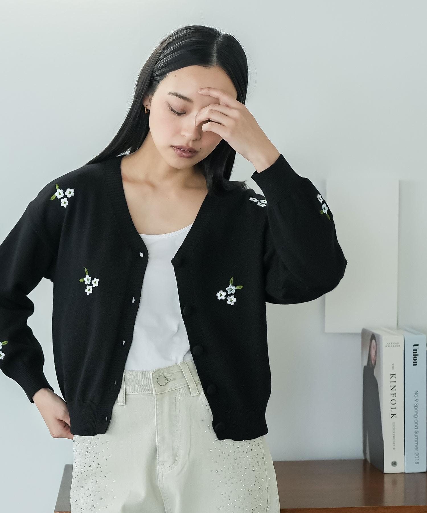 mili an deni（ミリアンデニ） 花柄刺繍カーディガン クルーネック 花