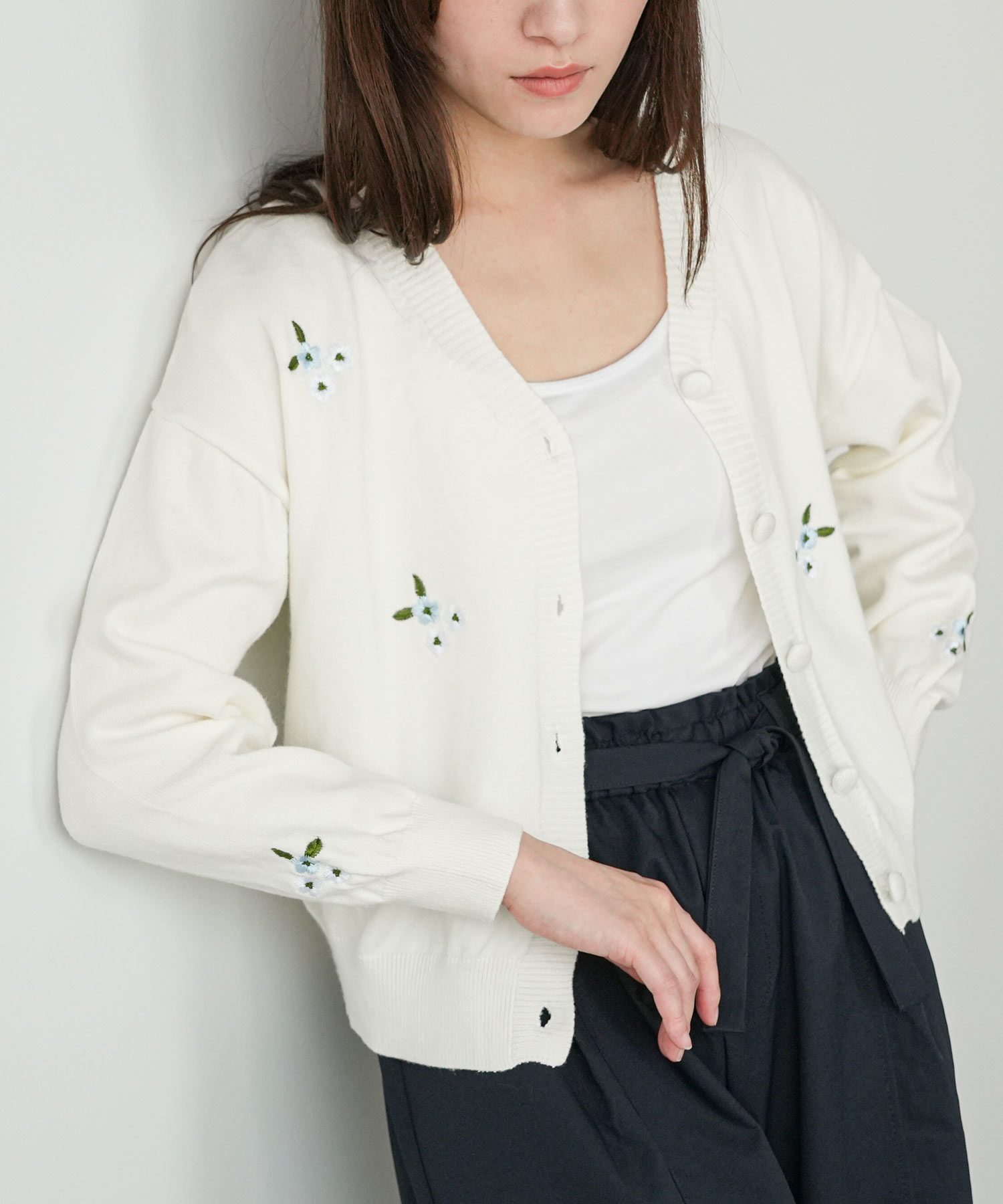 mili an deni（ミリアンデニ） 花柄刺繍カーディガン クルーネック 花