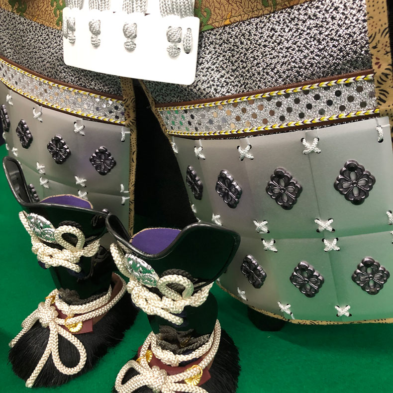 甲冑師 翠鳳作 仁 -jin- 伊達弦月鎧飾り 白 収納式 鎧飾り 10号 鎧単品