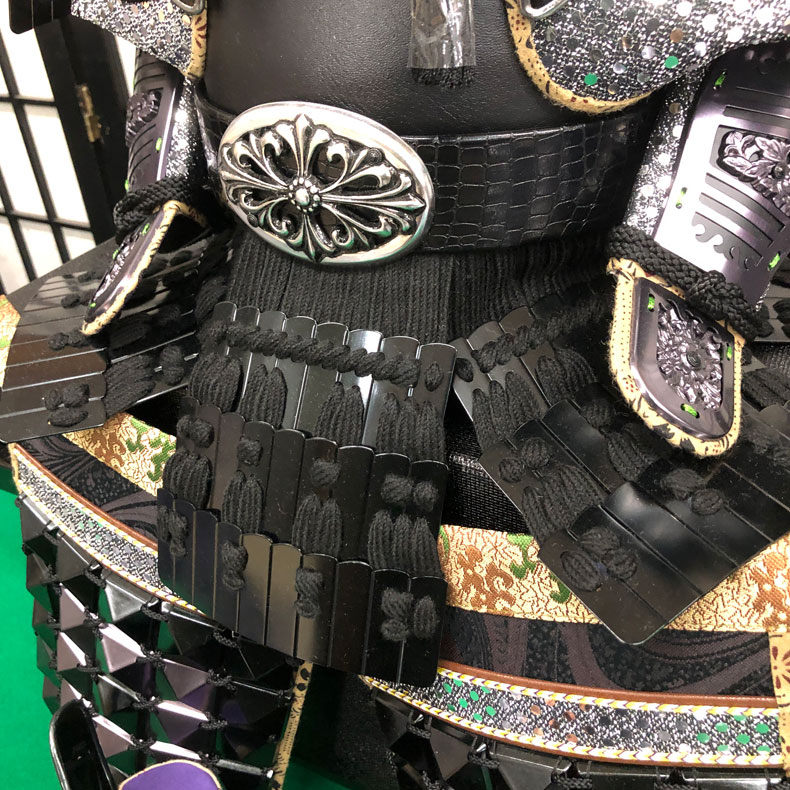 甲冑師 翠鳳作 仁 -jin- 伊達弦月鎧飾り 黒 収納式 鎧飾り 10号