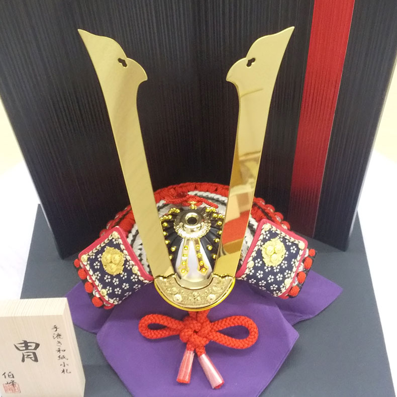 【美品】御兜　甲州本印伝使用　本革小札　小桜本革織　伯水作　5月人形　兜平飾り 楽天市場】五月人形 コンパクト 兜飾り 単品 辰広作 大鍬 本革小