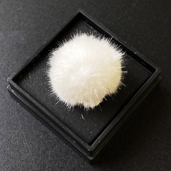 ❤︎モフモフで可愛い人気の❤︎オケナイト Okenite オーケン石 オーケン石 オケナイト（Okenite)直径約15mm コレクションケース付