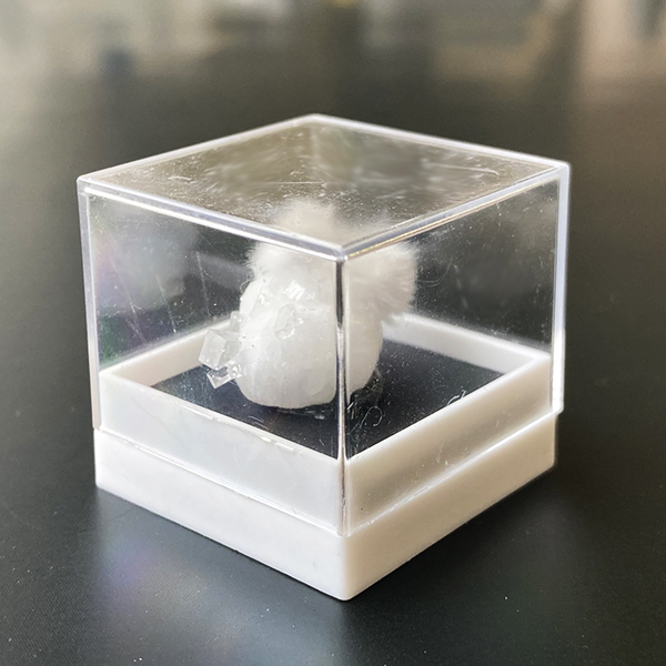 オーケン石 オケナイト（Okenite)直径約16mm コレクションケース付
