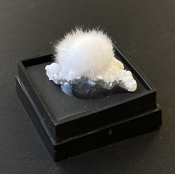 オーケン石　オケナイト オーケン石 オケナイト（Okenite)直径約20mm コレクションケース付