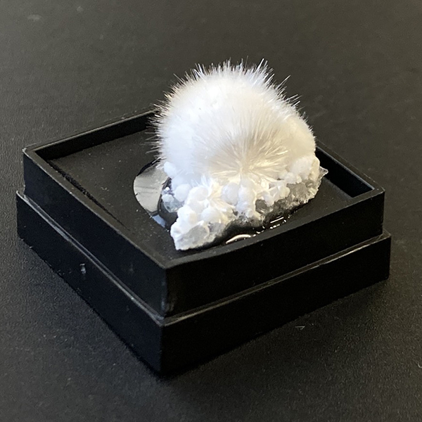 ❤︎モフモフで可愛い人気の❤︎オケナイト Okenite オーケン石 オーケン石 オケナイト（Okenite)直径約17mm コレクションケース付