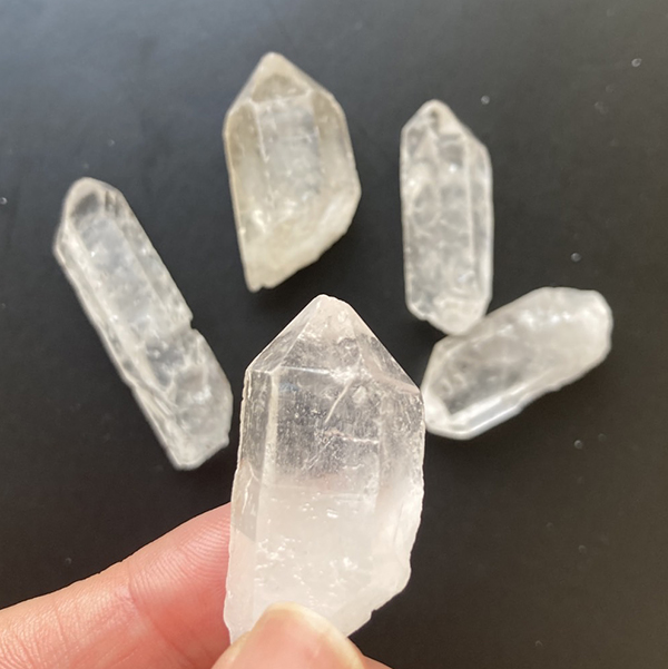 水晶ポイント5本セット（C）オルゴナイト作りにも最適