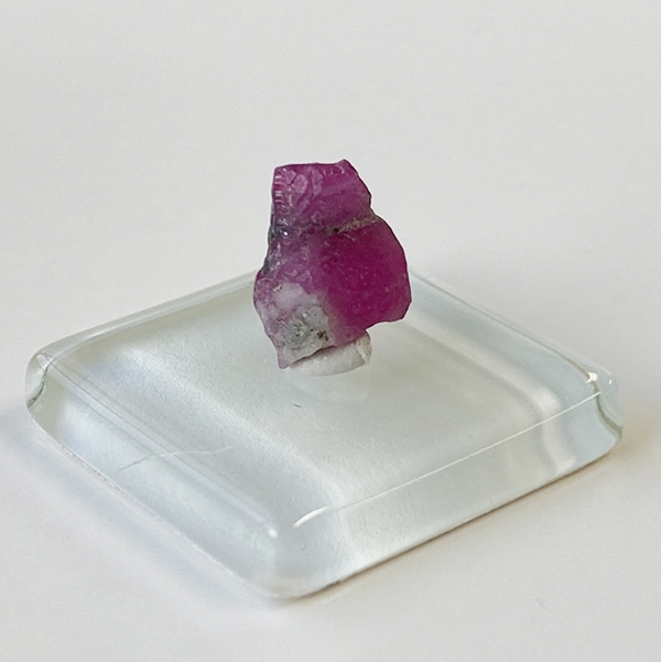 アフガニスタン産ルビー原石 標本 蛍光鉱物（送料無料