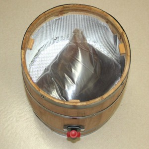 樽型サーバー（ボックスワイン用）タテ型穴1 : 天使のミニ樽アイリー