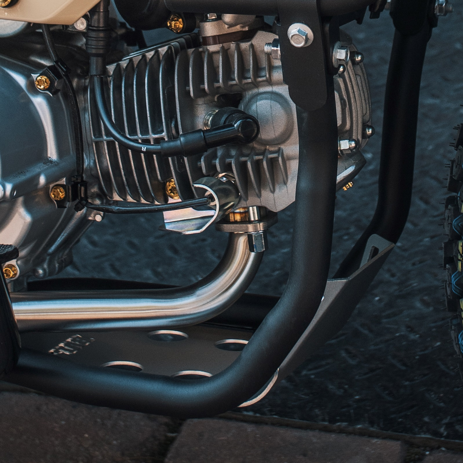 クロスカブ JA60 アンダーフレームキット 保護 エンジンガードキット バイクパーツ カスタムパーツ オートバイ キャンプツーリング  3色選択可｜mirion818｜04
