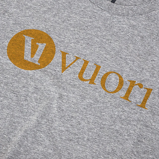 【新品タグ付き】vuori ヴオリ Tシャツ Mサイズ メンズ 即日発送 ヴオリ Vuori ヴォーリ メンズ ロゴTシャツ V1 VUORI WORDMARK