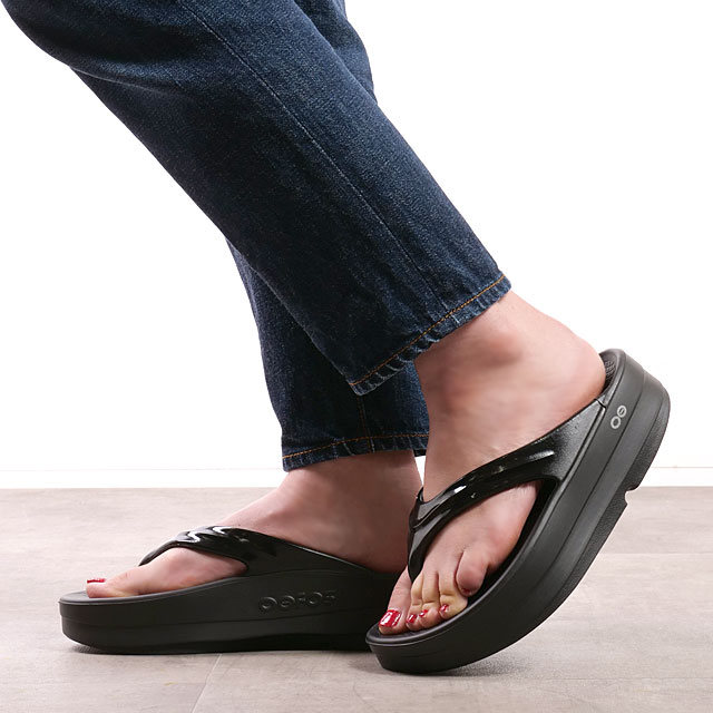 【OOFOS】OOLALA OOMEGA ★追跡可能★ Women's OOmega OOlala Black Sandal – OOFOSオフィシャルサイト