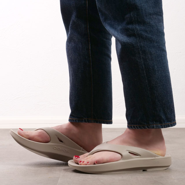 6か月保証 ウーフォス OOFOS リカバリーサンダル ウーオリジナル 2000010102222 OOriginal メンズ・レディース ビーチサンダル トングサンダル Nomad 正規取扱店 | OOFOS | 01