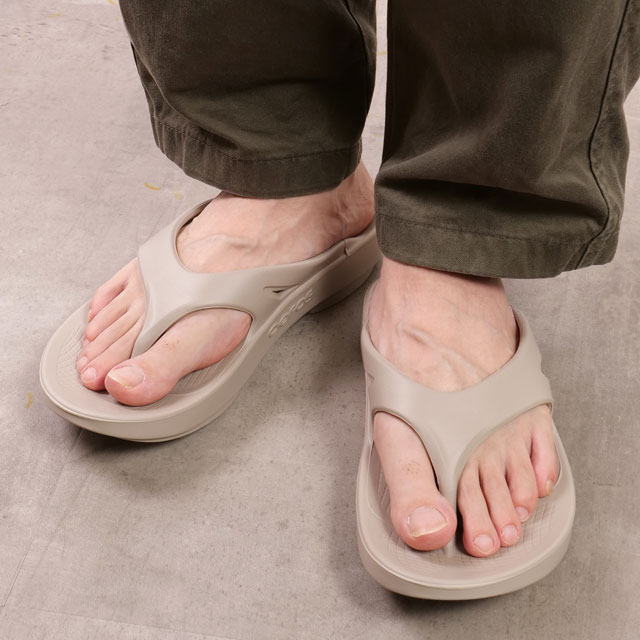 6か月保証 ウーフォス OOFOS リカバリーサンダル ウーオリジナル 2000010102222 OOriginal メンズ・レディース ビーチサンダル トングサンダル Nomad 正規取扱店 | OOFOS | 06