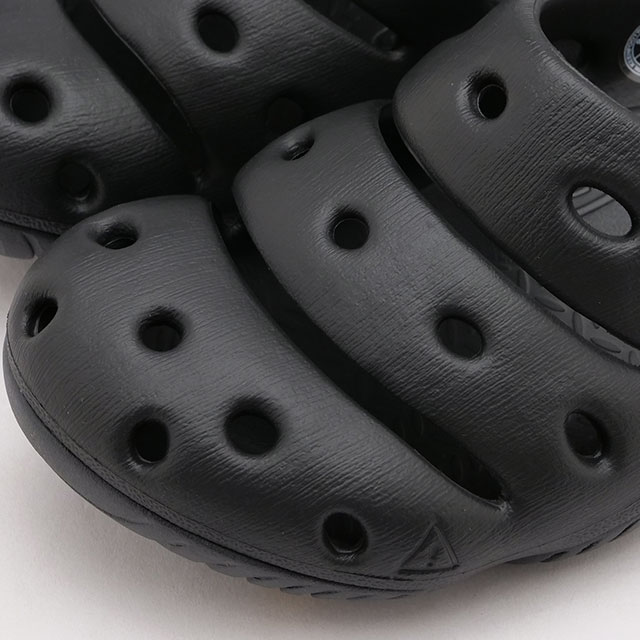 キーン KEEN レディース サンダル ヨギ 1028812 SS24 W YOGUI 靴 クロッグ キャンプ アウトドア Black Magnet 正規取扱店 | KEEN | 03