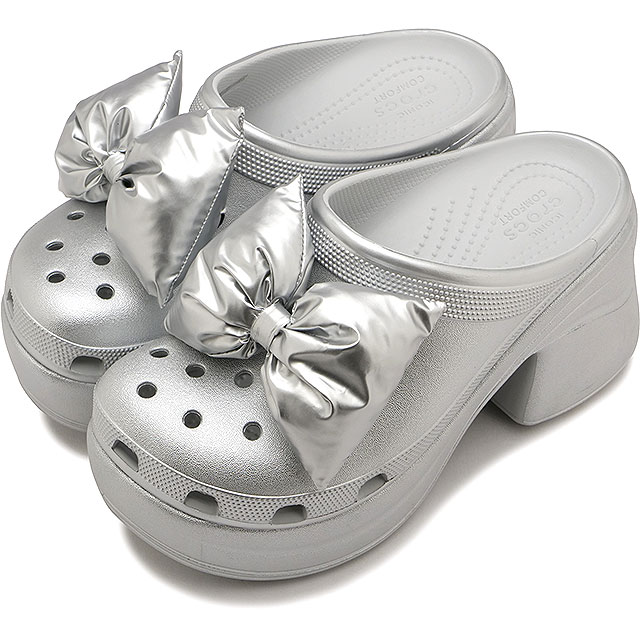 限定モデル クロックス crocs レディース サンダル サイレン メタリック ボウ クロッグ 210050-0P1 SS24 厚底サンダル リボン Silver-Metallic｜mischief