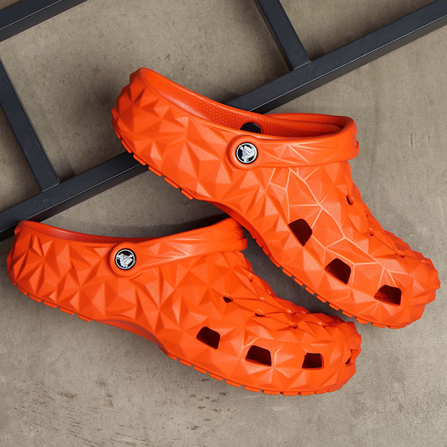Amazon | Crocs (クロックス) ユニ 裏地付き マーブルクロッグ