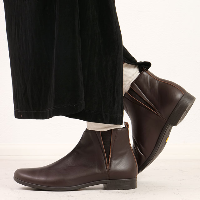 R*》様 chausser サイドゴアブーツ chausser（ショセ） 返品送料無料 トラベルシューズ TRAVEL SHOES by