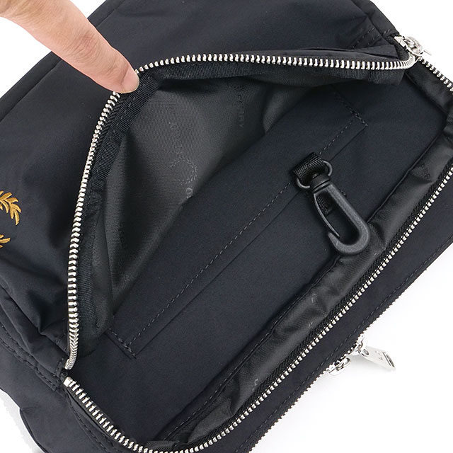 FRED PERRY（フレッドペリー） ショルダーバッグ ブレンサムクロス