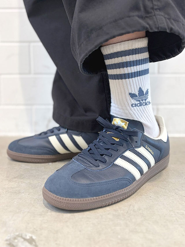 新品 VANS スノーボード ブーツ 27.5cm ホワイト 白 アディダス スニーカー（レディースシューズ）（色：ネイビー系