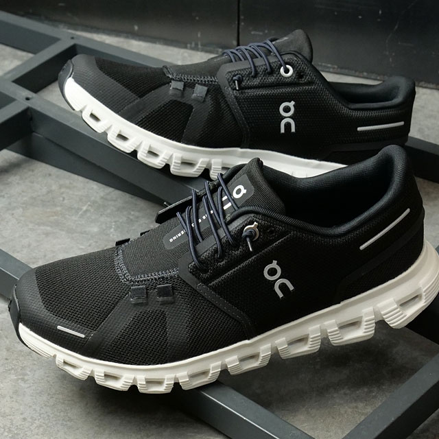 On Cloud 6 Running Shoe (Women's) - Black/White - Peter