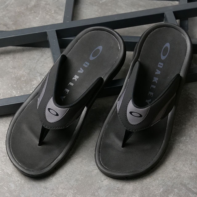 オークリー Oakley メンズ オーコイル サンダル FOF100418-02E O COIL SANDAL 靴 ビーチサンダル トングサンダル 黒 BLACKOUT 正規取扱店 | OAKLEY | 01