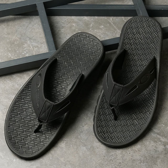オークリー Oakley メンズ オペラティブ サンダル 2.0 13477-02E OPERATIVE SANDAL 2.0 靴 ビーチサンダル トングサンダル 黒 BLACKOUT 正規取扱店 | OAKLEY | 01
