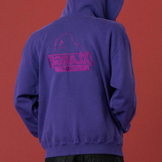 エクストララージ XLARGE ジップアップ フーデッドスウェットシャツ [101254012009 FW25] BACKSIDE OG ZIP UP HOODED SWEATSHIRT メンズ トップス パーカー パープル 正規取扱店 XLARGE（エクストラ ラージ） ジップアップ フーデッドスウェット