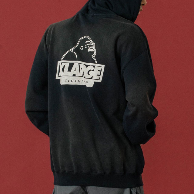 エクストララージ XLARGE フーデッドスウェットシャツ [101254012011 FW25] DISCHARGE PRINTED SLANTED OG HOODED SWEATSHIRT メンズ トップス プルオーバー パーカー ブラック 正規取扱店 XLARGE（エクストラ ラージ） フーデッドスウェットシャツ