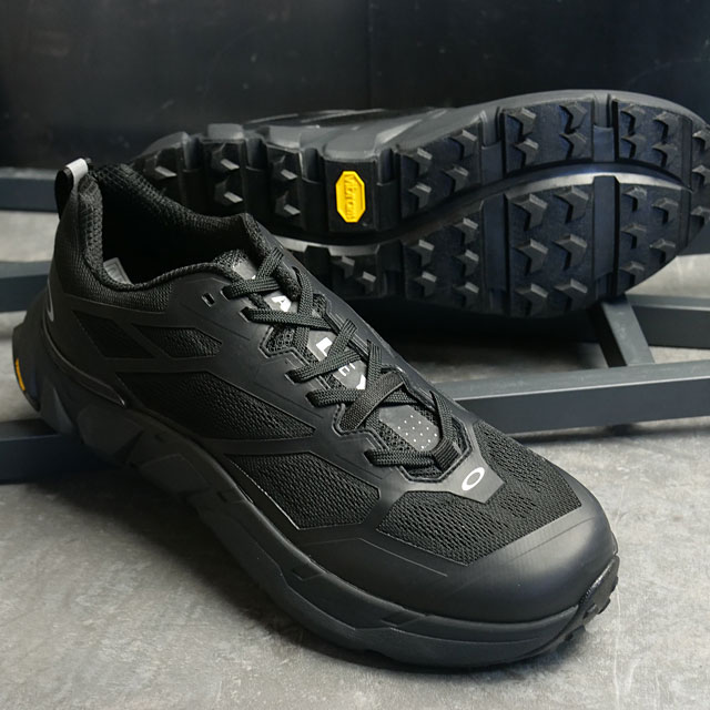 オークリー OAKLEY スニーカー メンズ ライト ブリーズ FOF100588 LIGHT BREATHE ブラック スポーツシューズ 通気性 軽量 ランニング TRIPLE-BLACK 正規取扱店 | OAKLEY | 01